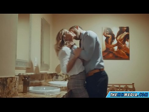 ❤️ Nuair a mheallann blonde busty tú i seomra scíthe poiblí ☑  Físeán porn  uainn ga.porno24-7.ru ﹏